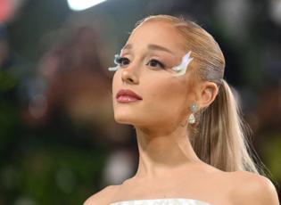 Eleştiri yağınca kariyerine ara vermişti: Ariana Grande "sınır &ccedil;izdim" diyerek duyurdu