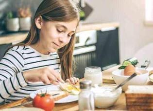 Okullar a&ccedil;ılmadan &ouml;nce uzmanlardan kahvaltı uyarısı! &Ccedil;ocuklarda obezite riskini arttırıyor!