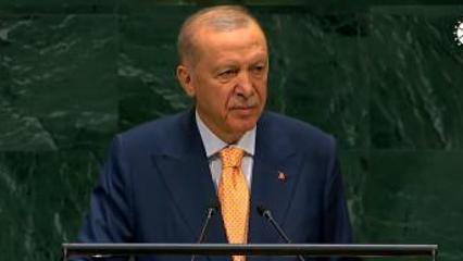 Cumhurbaşkanı Erdoğan BM k&uuml;rs&uuml;s&uuml;nde &Uuml;stad Sezai Karako&ccedil;&rsquo;un mısralarıyla tarihe not d&uuml;şt&uuml;: ''Gerekirse bedel &ouml;deriz''