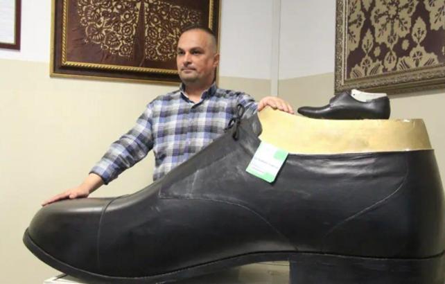 Bolu'da &uuml;retilen ayakkabı herkesi şaşkına &ccedil;evirdi! Tam tamına 22 numara