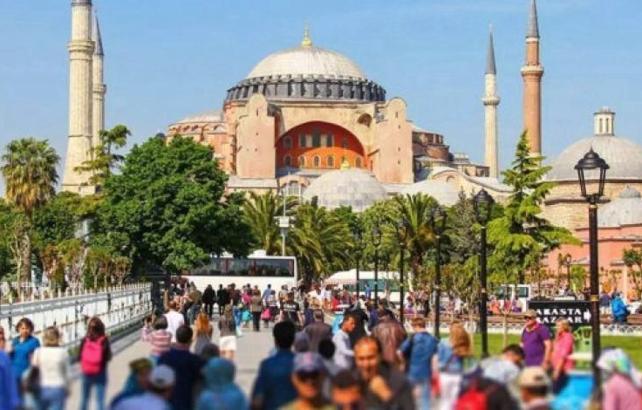 Akın akın geldiler: Turizmin g&ouml;zdesi zirveye tırmandı! T&uuml;rkiye Avrupa &uuml;lkelerine fark attı...