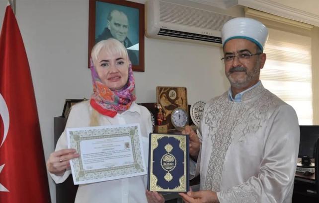 Rus vatandaşı Silifke'de M&uuml;sl&uuml;man oldu! Adını G&uuml;neş olarak değiştirdi