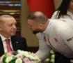 Kariyerini bitirmeyi d&uuml;ş&uuml;n&uuml;yordu! Başkan Erdoğan'a d&uuml;nya şampiyonluğu s&ouml;z&uuml; verdi