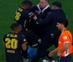 S&uuml;per Lig'de korku dolu anlar! Yıldız isim yere yığıldı, ambulansla hastaneye kaldırıldı