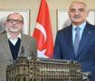 Haydarpaşa ve Sirkeci&rsquo;ye d&uuml;nya yıldızı dokunuşu: Venedik &ouml;d&uuml;ll&uuml; k&uuml;rat&ouml;r iş başında!