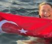 13 saat 50 dakika durmadan y&uuml;zd&uuml;! Milli sporcu Aysu T&uuml;rkoğlu'ndan yeni rekor