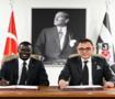 Beşiktaş'ta transfer resmen a&ccedil;ıklandı! 4 yıllık imza