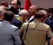 Kılı&ccedil;daroğlu rozet takarken sahneye &ccedil;ıkıp &ouml;n&uuml;ne gelene fır&ccedil;a attı: Lan, t&ouml;vbe Ya Rabbi...