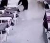 Zeytinburnu&rsquo;nda dehşet anları: Yıkılan binanın betonu yan at&ouml;lyeyi delip ge&ccedil;ti!