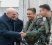 T&uuml;rk F-16 pilotları &uuml;lkede g&uuml;ndem oldu! Savunma bakanı &uuml;sse gidip bizzat teşekk&uuml;r etti