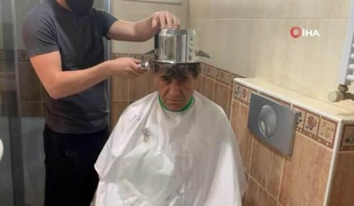 Kafasina Tencereyi Geciren Unlu Turkucu Tas Tirasi Oldu Video 7