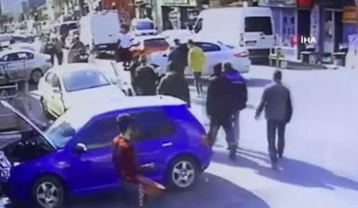 motosikletteki 2 kisinin takla attigi feci kaza kamerada video 7