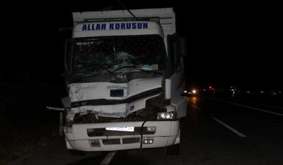 sivas ta kamyon ile traktor carpisti 1 olu 3 yarali guncel haberleri