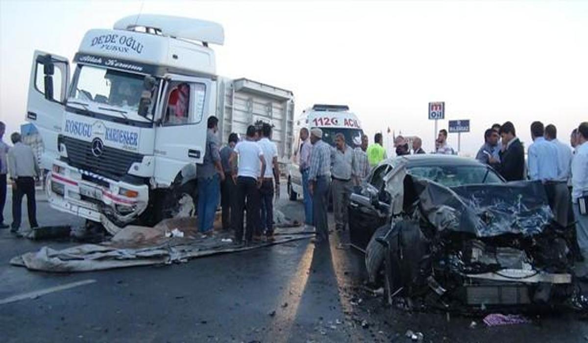 konya da otomobille tir carpisti 4 yarali trafik kazalari haberleri