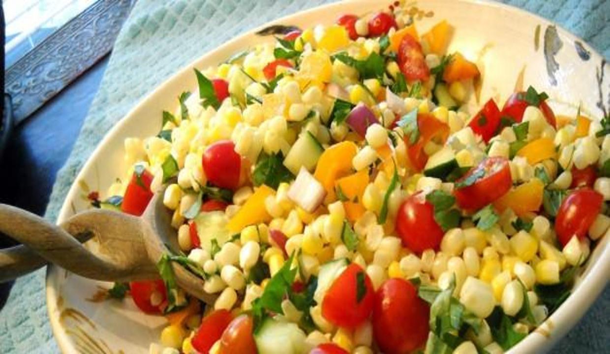Mısır salatası