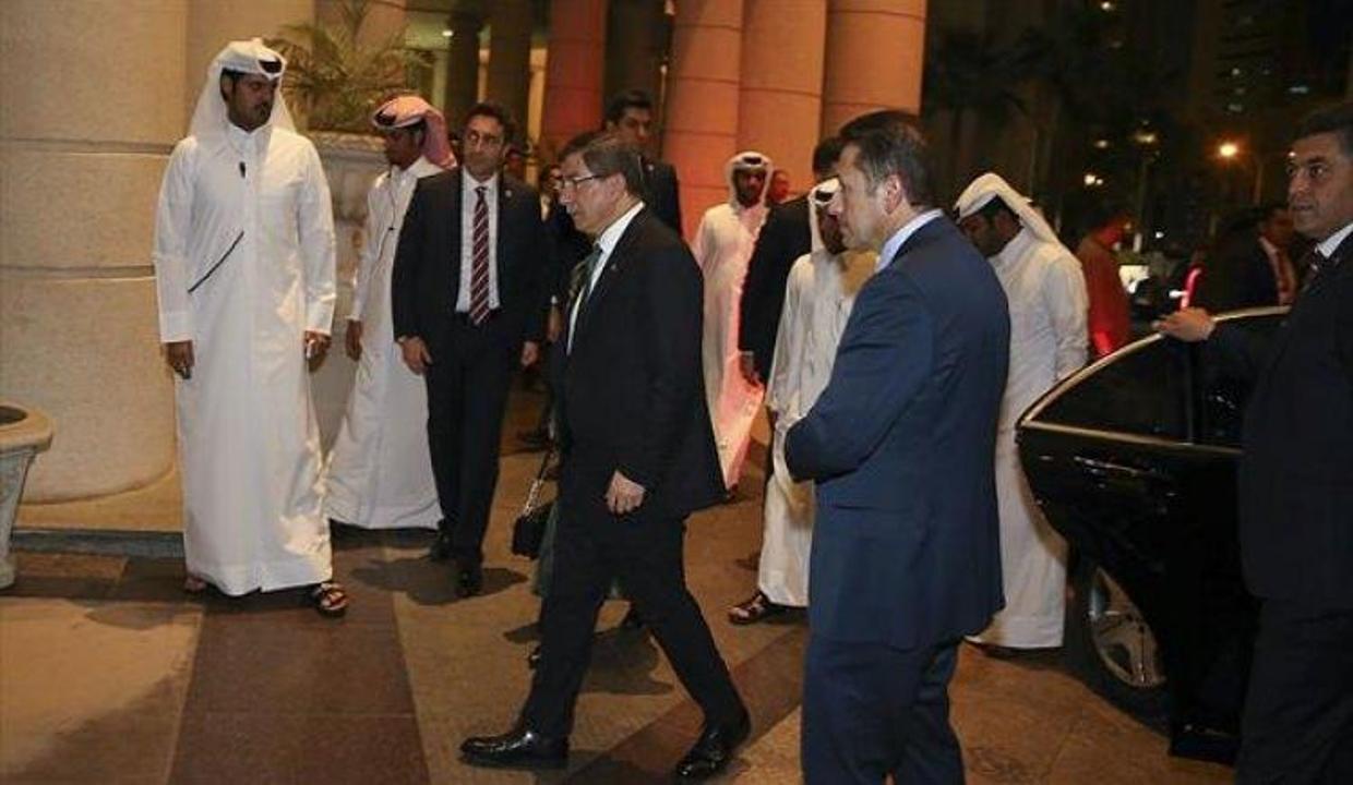 Davutoğlu "Başbakan" sıfatıyla ilk kez Katar'da