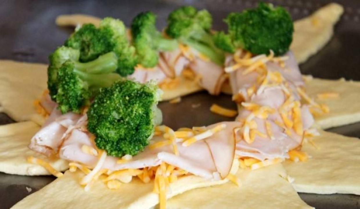 Brokolili tavuklu milföy sarma