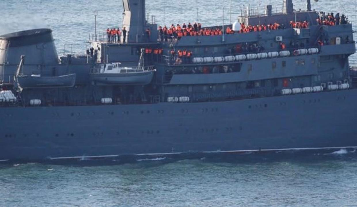 Rus askeri Boğazdan böyle geçti: Onlarca asker...