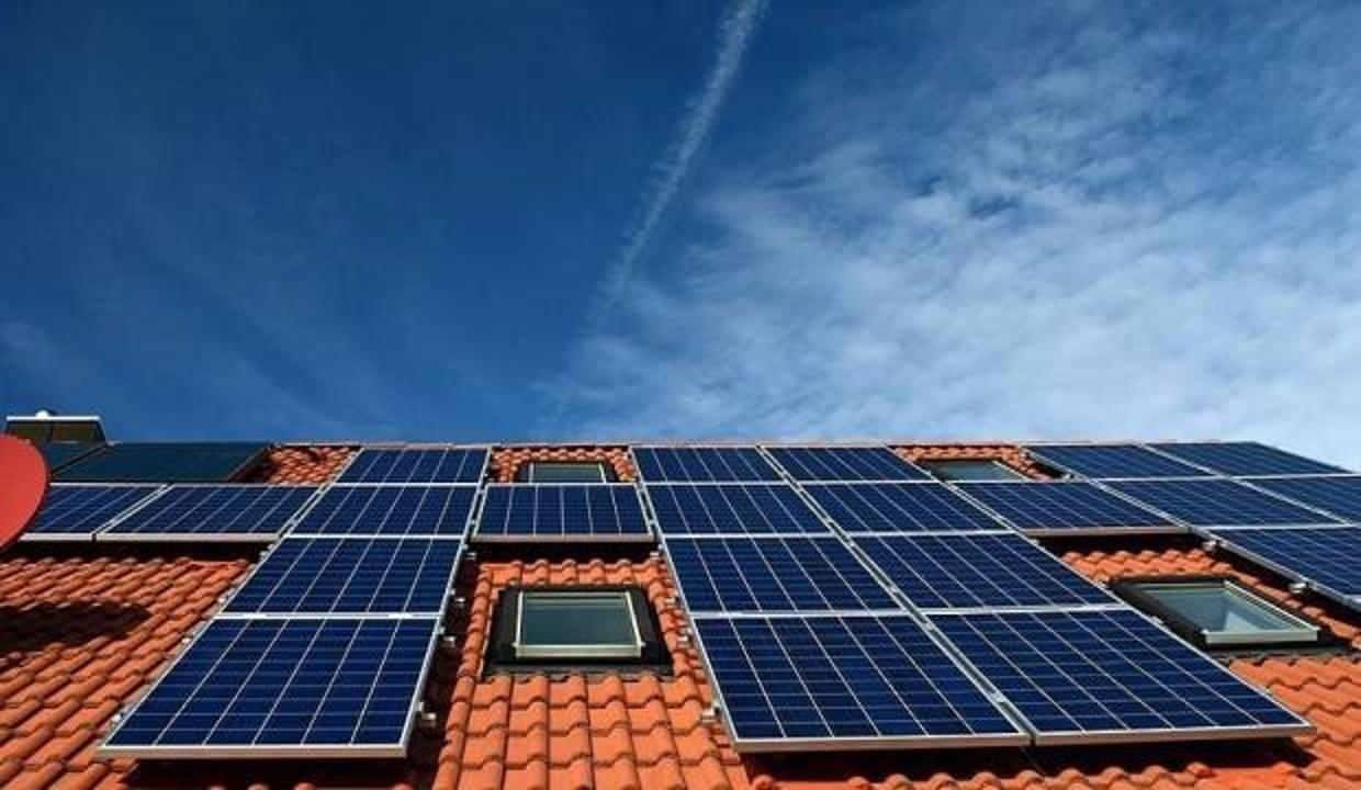 Çatıda ürettiği elektriği satanlara yüzde 5 stopaj