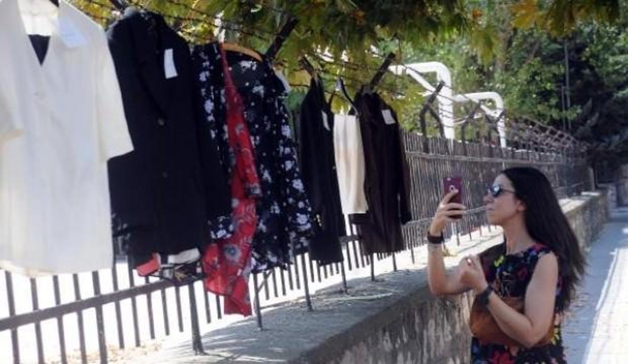 'İyi bayramlar' notuyla askıda kıyafet