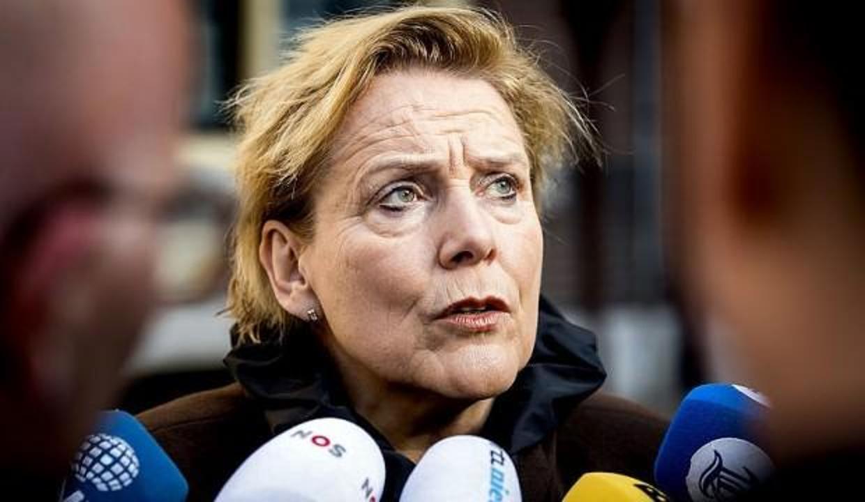 Hollanda kriz çıkartacak! Sınır dışı ettiler