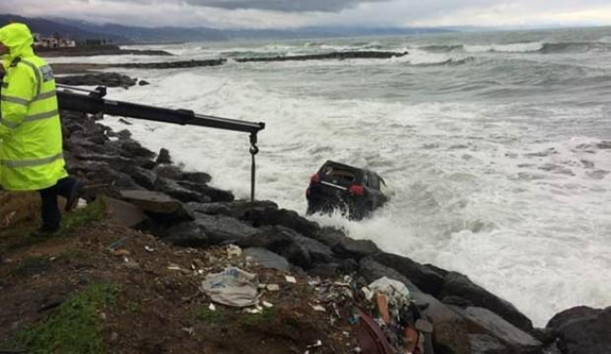 Trabzon'da lüks cip denize uçtu