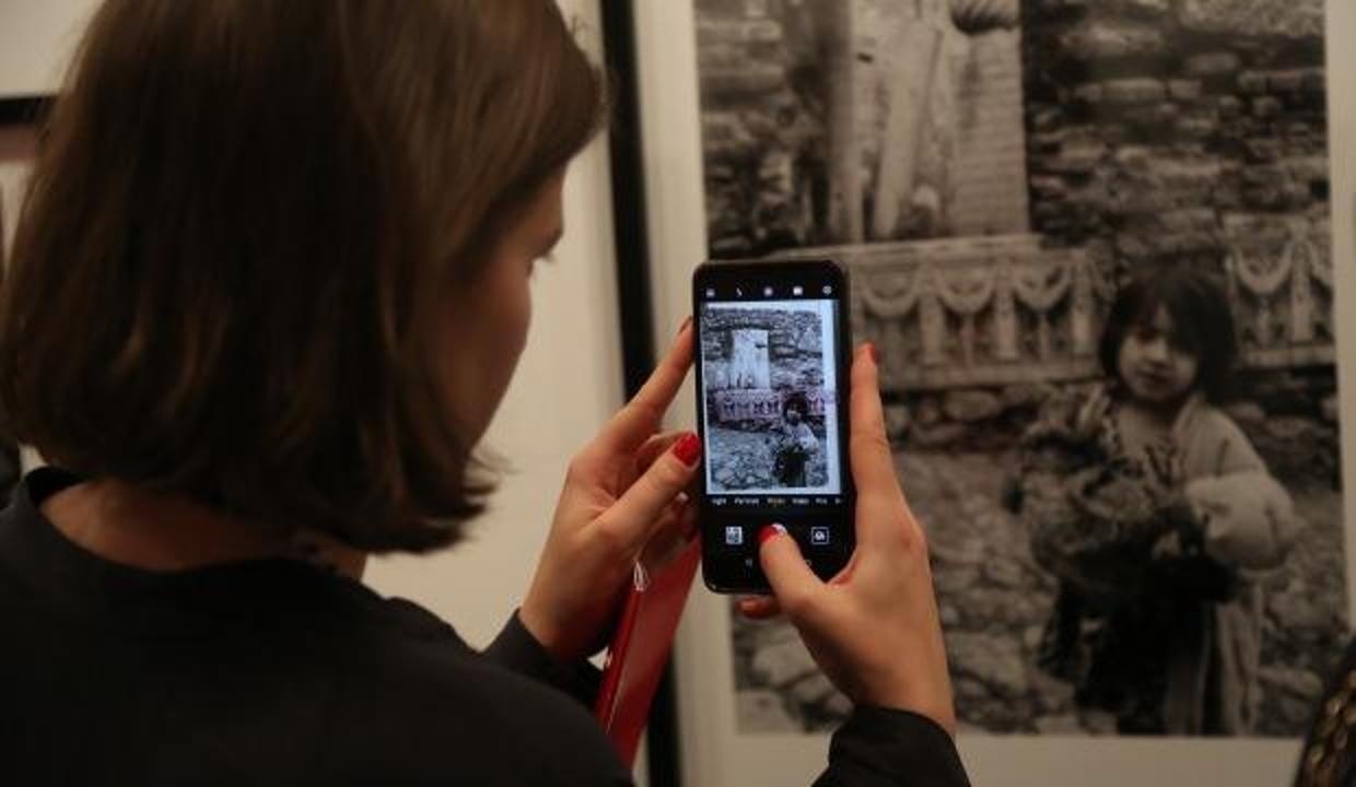  Ara Güler sergisi Londra Saatchi Galeri'de açıldı