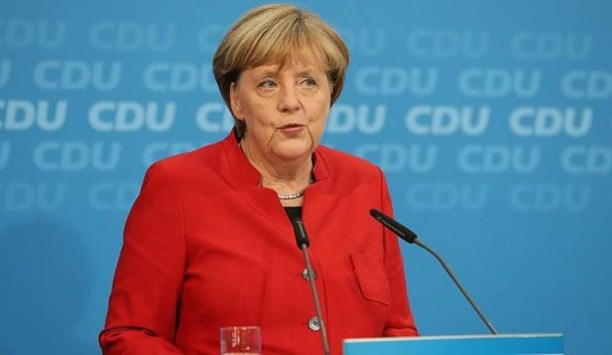 Merkel tüm kapıları kapattı! Aday olmayacak
