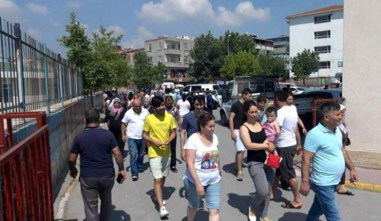 Avcılar'da 18 bin 450 seçmenli okulda büyük kalabalık