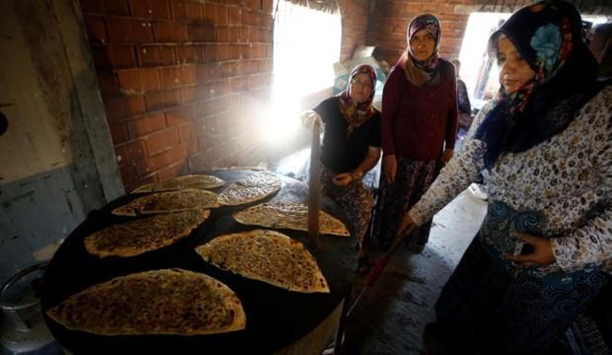 70 ev hanımından örnek proje: Gözleme satıp cami yaptırıyorlar