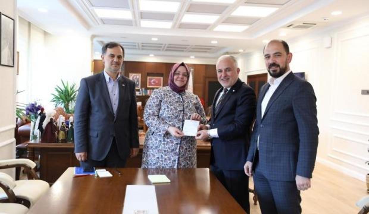Bakan Selçuk, Türk Kızılay'a Kurban bağışı yapıp çağrıda bulundu