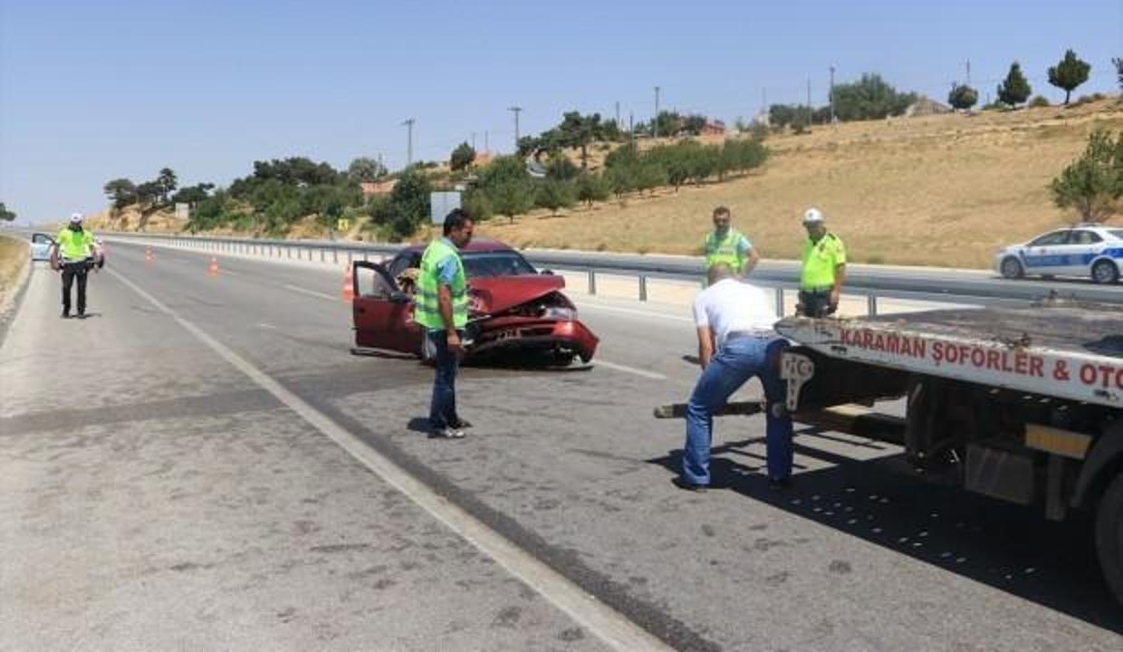 Emniyet şeridinde feci kaza: 10 yaralı