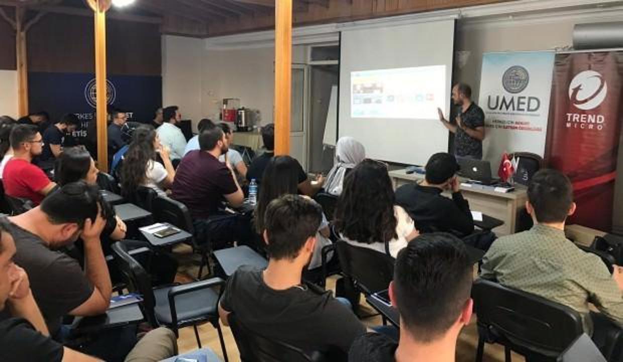 Bilişim Akademisinde siber güvenlik ve internetin geleceği anlatıldı
