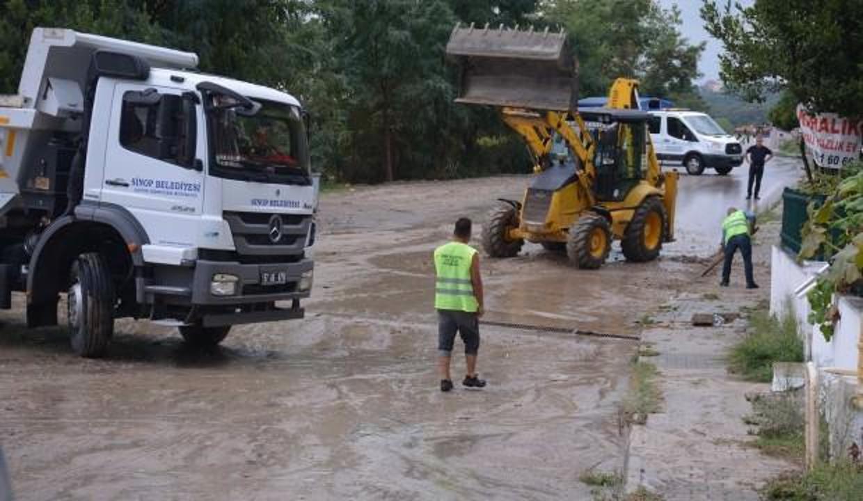 Sinop’ta şiddetli yağmur hayatı olumsuz etkiledi