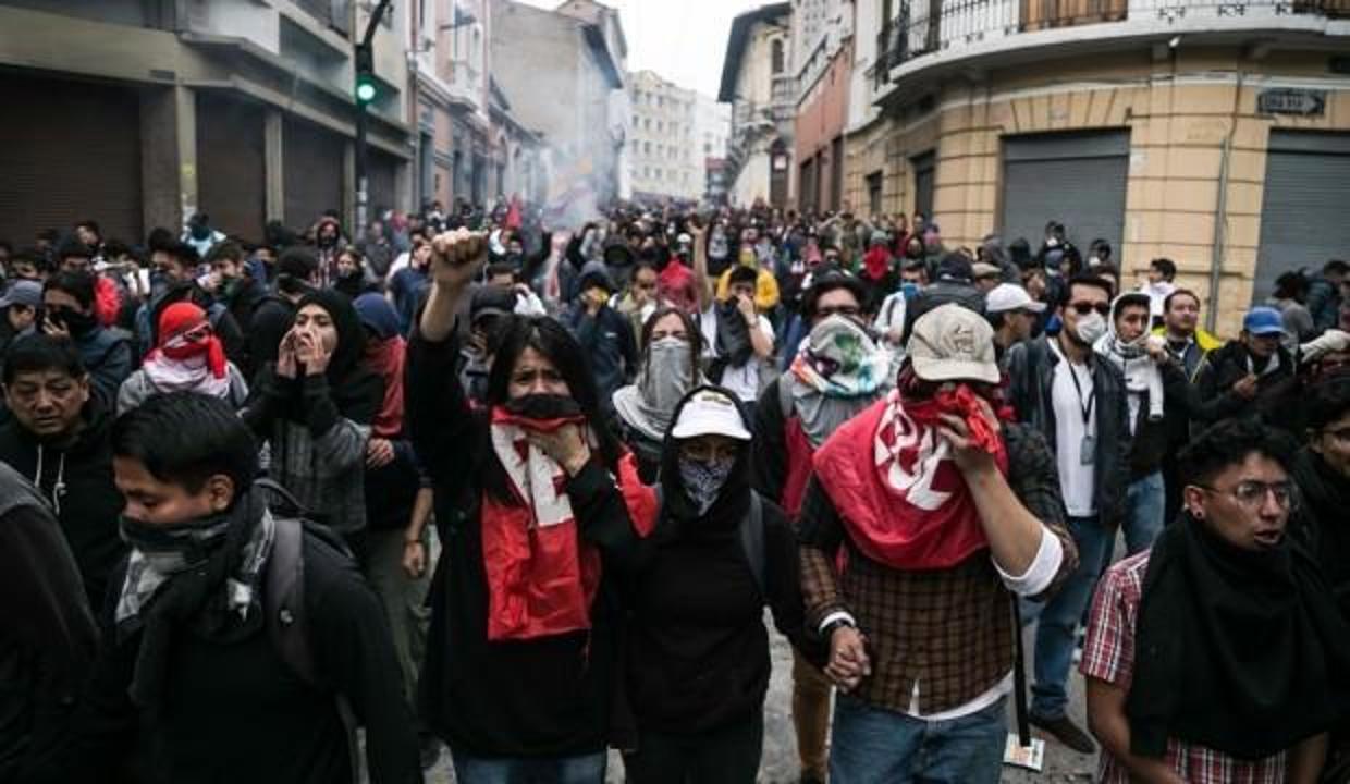 Sokaklar karıştı: Olağanüstü hal ilan edildi!
