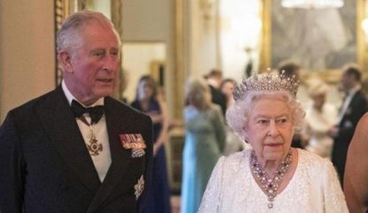Kraliçe II. Elizabeth'in tahtı bırakacağı iddia edildi