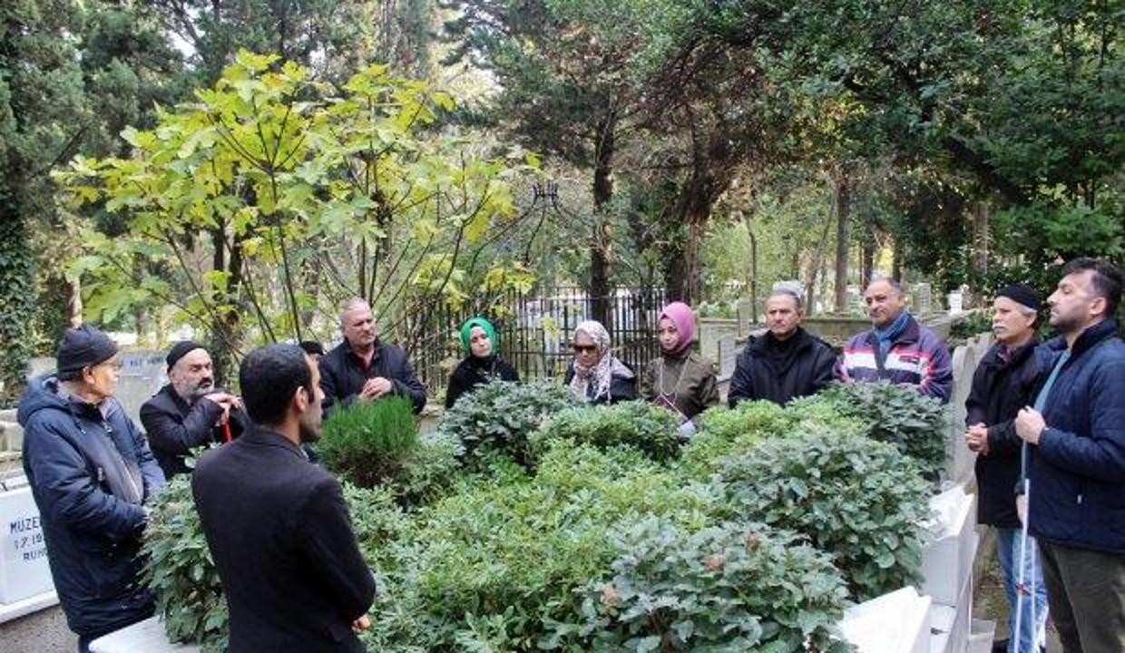 Gönüllülerden Cemil Meriç'e dualar