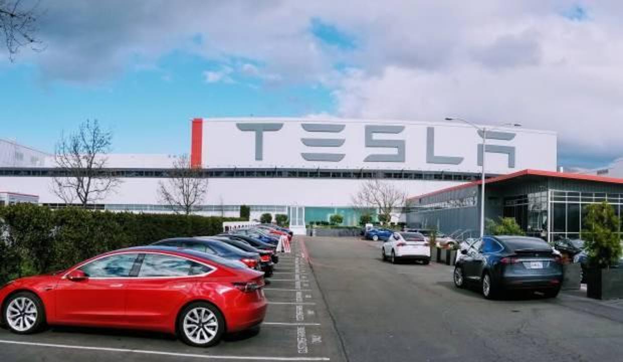 Elon Musk açıkladı! Tesla'ya yeni yazılım