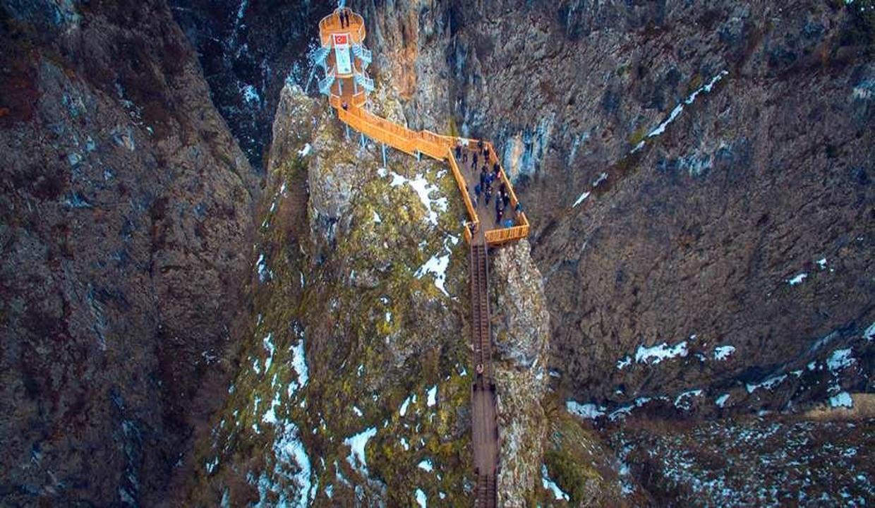 Kanyonları ile tanınan 2 bin 500 nüfuslu ilçeyi 150 bin kişi ziyaret etti