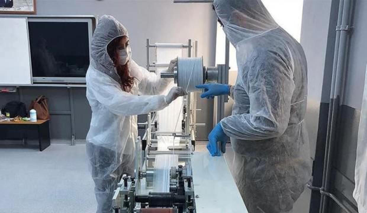 Milli Eğitim Bakanlığı cerrahi maske makinesi üretti