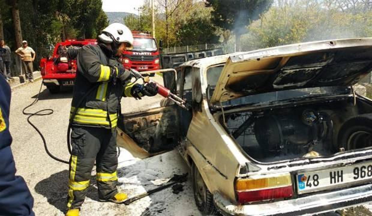 Muğla'da seyir halindeki otomobil yandı