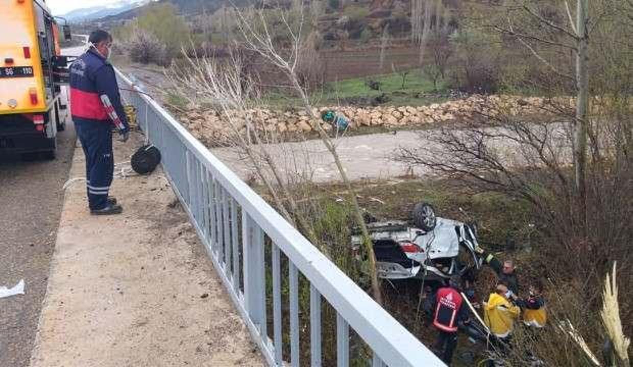 Sivas'tan acı haber: Dereye uçan otomobilde 4 kişi öldü!