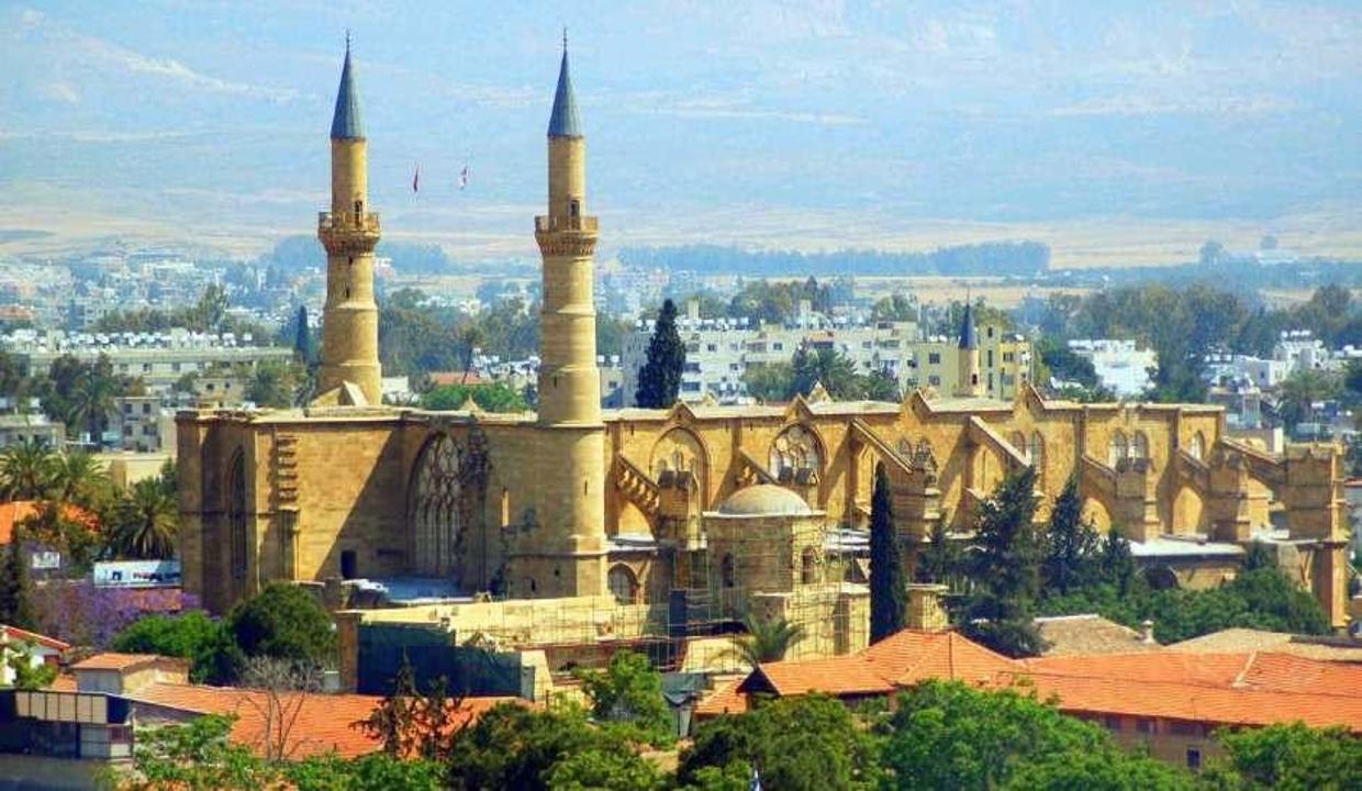 Önceden kralların taç giyme törenleri yapılan katedral: Kıbrıs Selimiye Camii