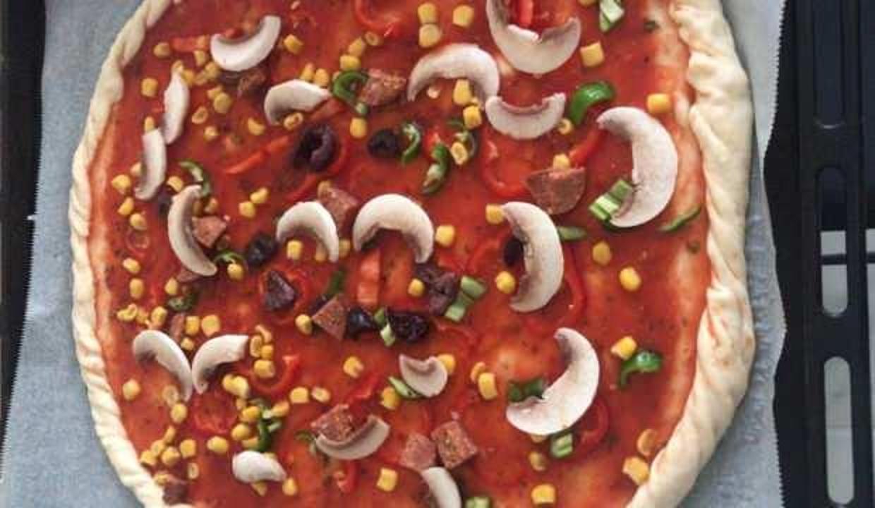 Ev usulü pizza tarifi ! Evde pizza nasıl yapılır, malzemeleri nelerdir? 
