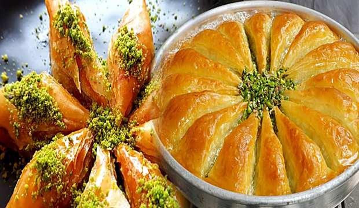 Ev baklavası yapımı tarifi! Ağzınıza layık gözde Yalancı Baklava ve Gül Baklava nasıl yapılır?
