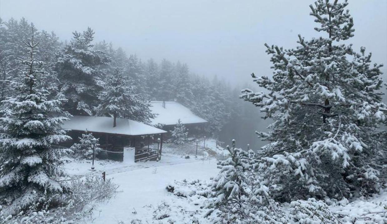 Karadeniz'de Mayıs ayında kar manzaraları