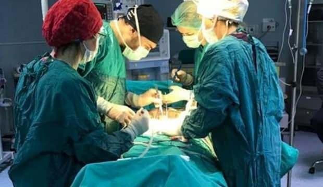Karın ve mide ağrısı ile gitti! 7 buçuk kilogramlık kitle çıktı
