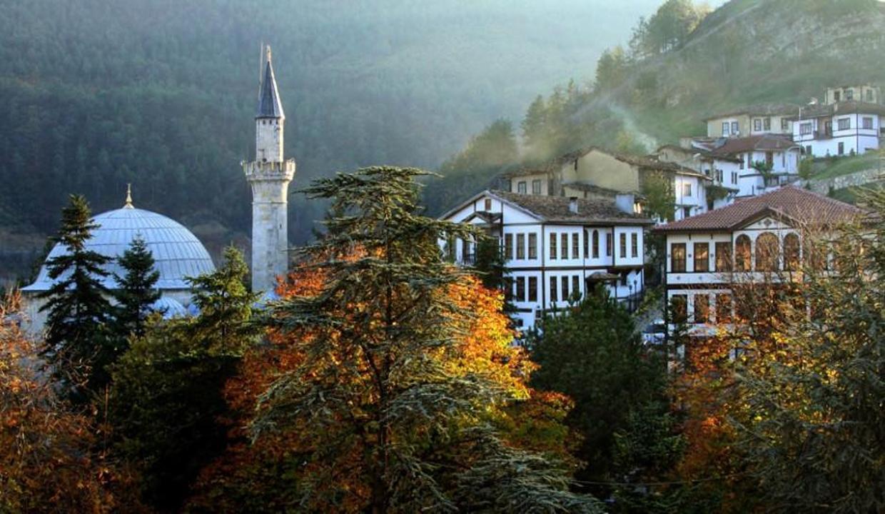 Osmanlı mimarisi konakları ve termalleriyle Sakin şehir Taraklı