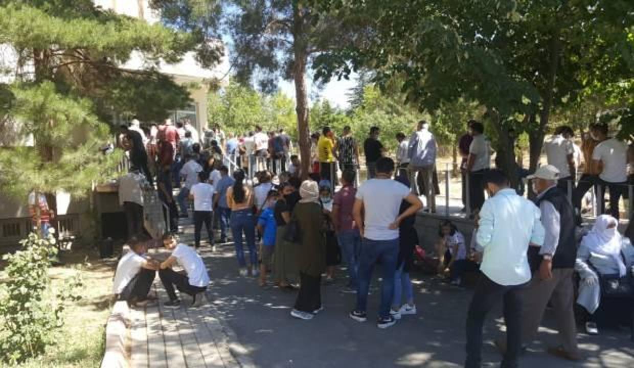 Kayseri'de şaşırtan 'koronavirüs testi' kuyruğu