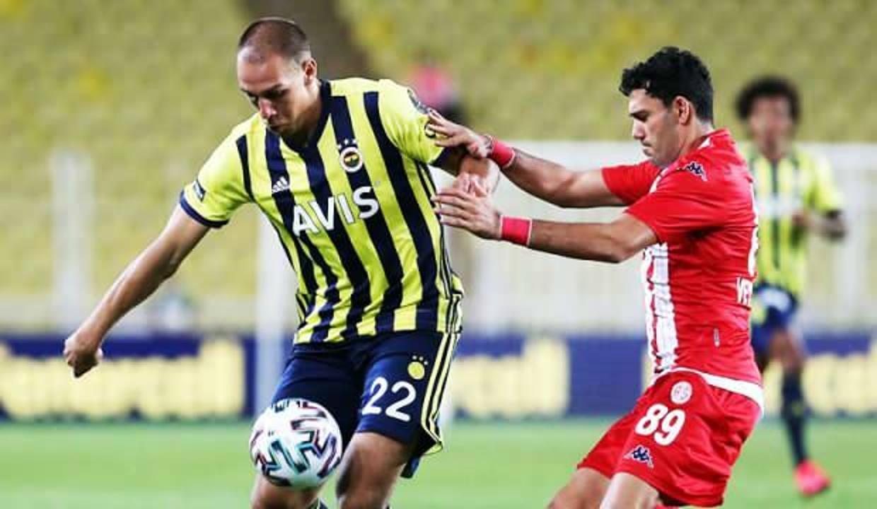 Fenerbahçe 4 futbolcuya lisans çıkardı